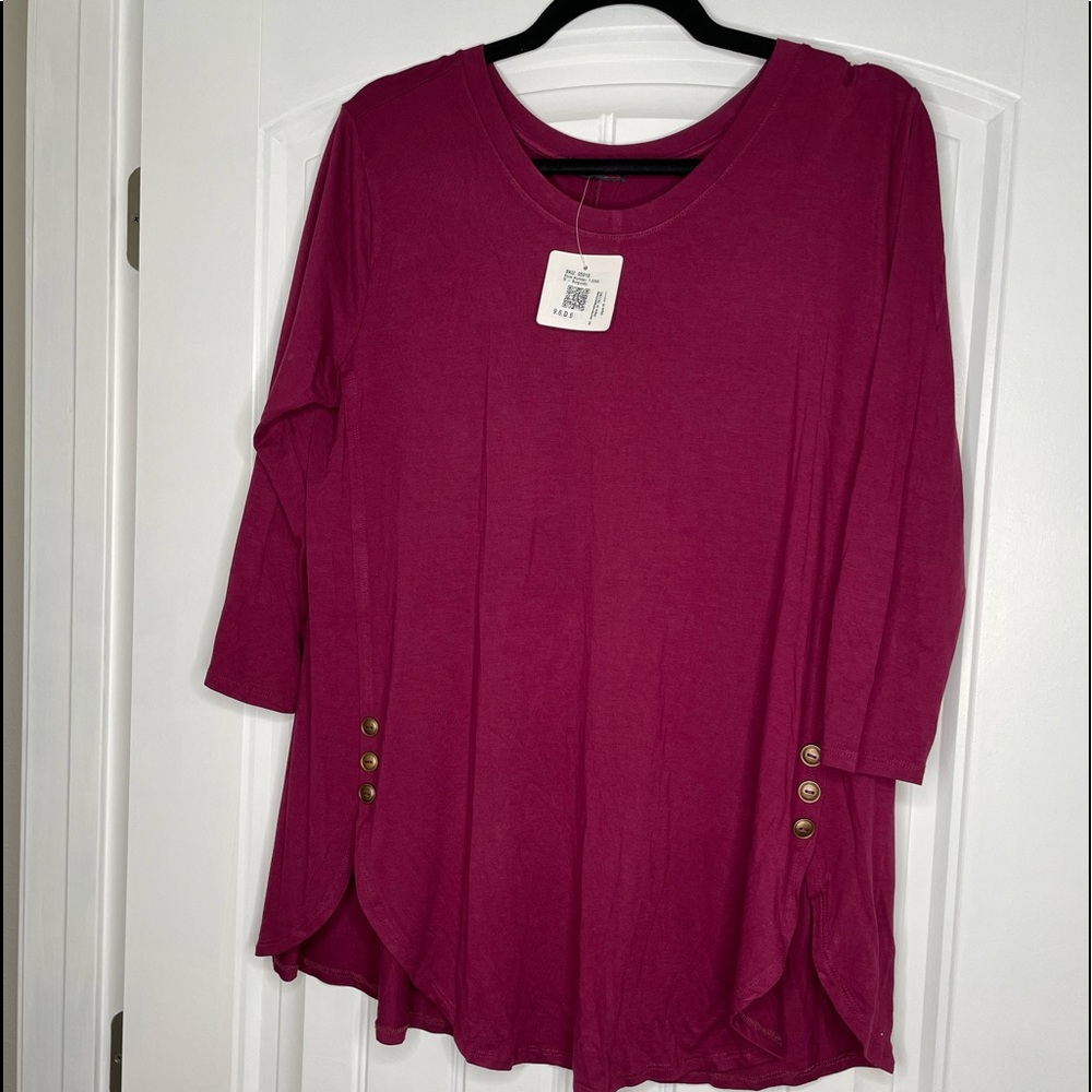 NWT Shiela Rose l/s Tee with Button Details SZ M